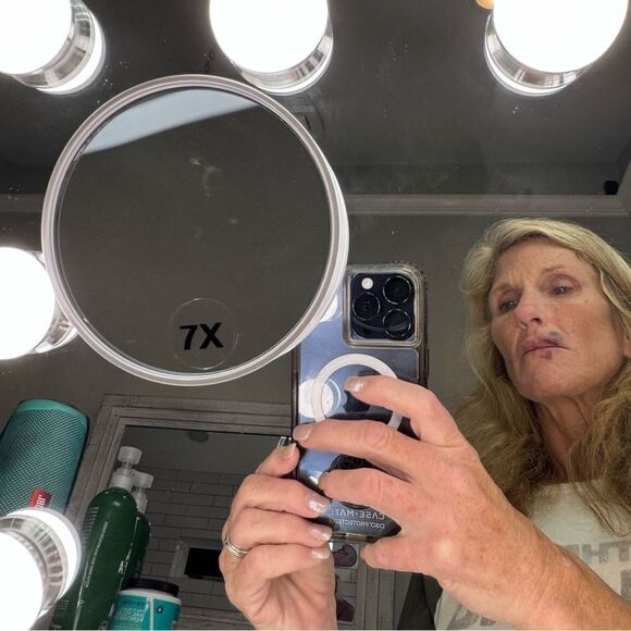 Contour Tri-Tone LED MakeupMirror w 3 light colors & 7X mag round suction mirror - Picture 6 of 9